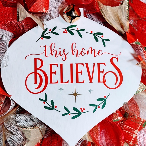 🥳🎉HP🤗 HAND CRAFTED 22" DECO MESH CHRISTMAS WREATH/THIS HOME BELIEVES SIGN 22" - Picture 3 of 7